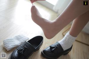 Модель рубашки «Сяошань первый вкус хлопковых носков JK» [IESS Weird and Interesting] Красивые ноги и шелковые ступни