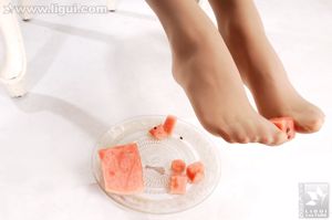 Modelo Yiyuan "Jugo de sandía hecho de pies sedosos y dulces" [丽 柜 LiGui] Imagen fotográfica de pies sedosos