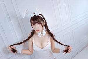Beauty Coser is not a cat "White Bunny Girl"