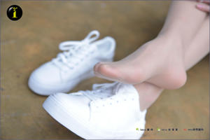 [Коллекция IESS Pratt & Whitney] 087 Модель Цзинцзин "Мои маленькие белые туфли, интересные (крупный план)"
