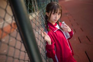 Kitaro_Kitaro「赤いスポーツウェアの女の子」