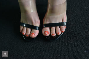 [Koleksi IESS Pratt & Whitney] 217 Model Shanshan "Bare Feet and Silk (Close-Up)"