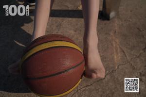 [IESS «Тысяча и одна ночь»] Модель: Strawberry «Играет в баскетбол с подругой 4». Красивые ступни и шелковистые ступни.