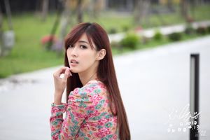 Kecantikan Taiwan Liao Tingling / Kila Jingjing, "Pemotretan Jalanan dengan Rok Mini Penuh Warna"